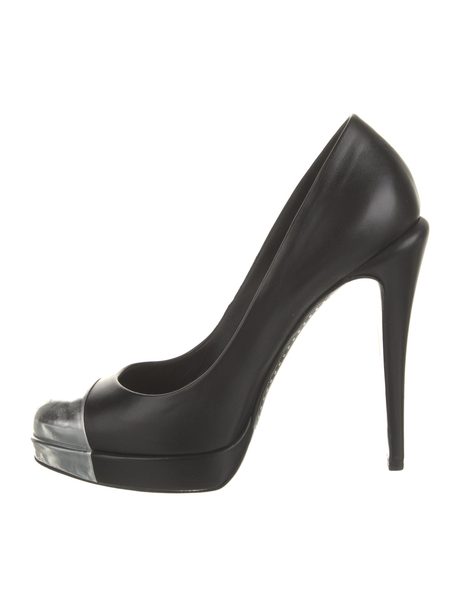 Chanel 2010 Interlocking CC Logo Pumps