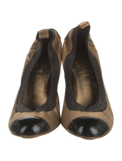 Chanel Interlocking CC Logo Leather Pumps