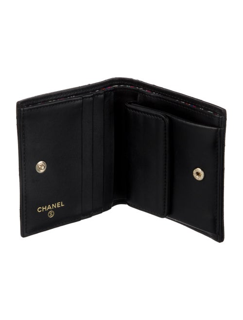 Chanel 2024 Interlocking CC Logo Compact Wallet
