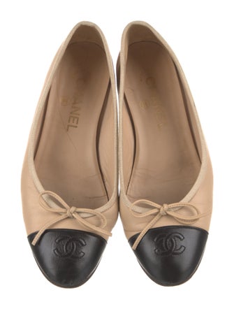 Chanel Interlocking CC Logo Leather Ballet Flats