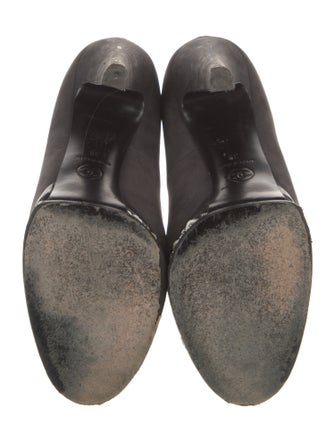 Chanel Interlocking CC Logo Suede Pumps