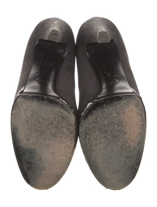 Chanel Interlocking CC Logo Suede Pumps