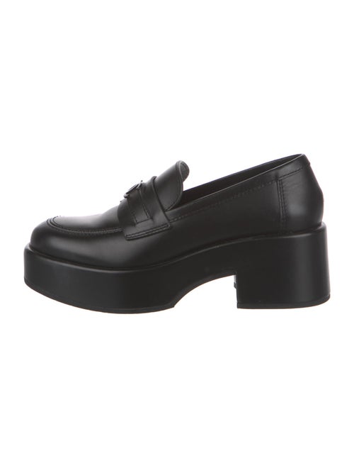 Chanel 2022 Interlocking CC Logo Pumps