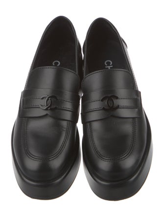 Chanel 2022 Interlocking CC Logo Pumps