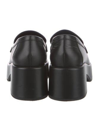 Chanel 2022 Interlocking CC Logo Pumps