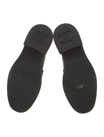 Chanel 2022 Interlocking CC Logo Pumps