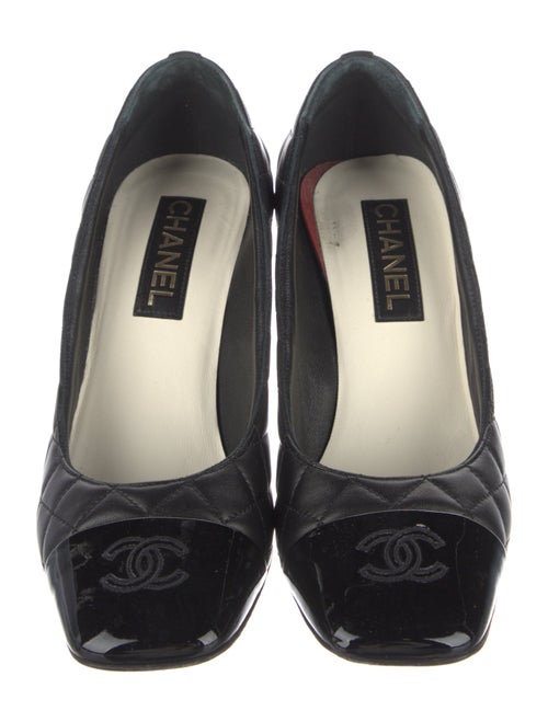 Chanel 2022 Interlocking CC Logo Pumps