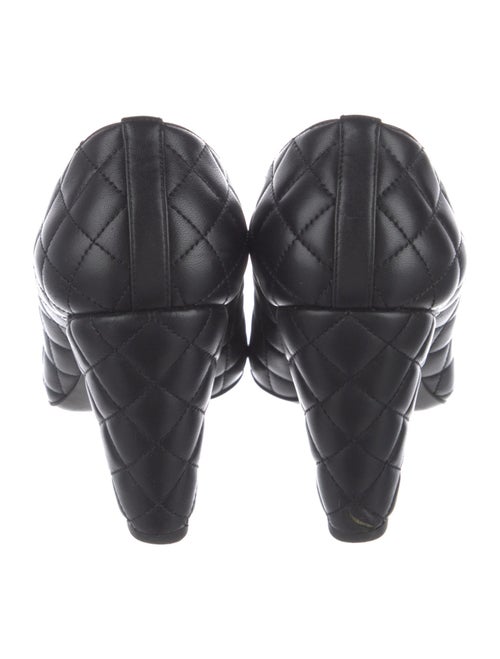 Chanel 2022 Interlocking CC Logo Pumps