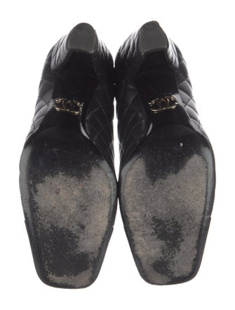 Chanel 2022 Interlocking CC Logo Pumps