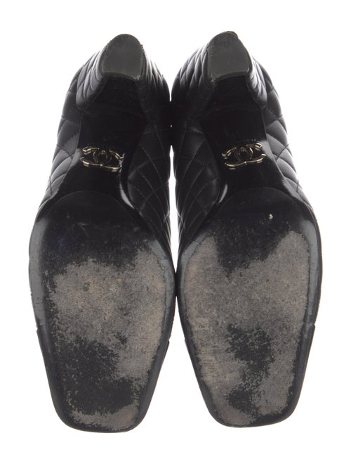 Chanel 2022 Interlocking CC Logo Pumps