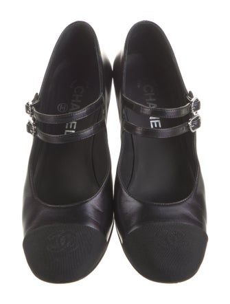 Chanel 2024 Interlocking CC Logo Pumps