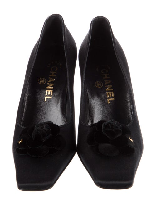 Chanel 2001 Interlocking CC Logo Pumps