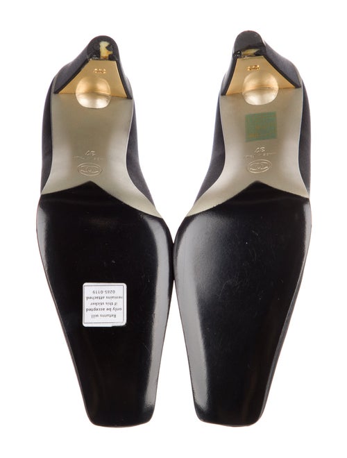 Chanel 2001 Interlocking CC Logo Pumps