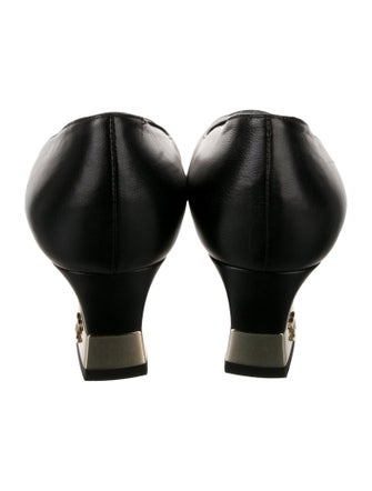 Chanel 2020 Interlocking CC Logo Pumps