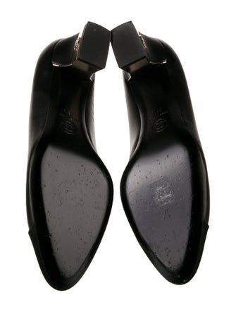 Chanel 2020 Interlocking CC Logo Pumps
