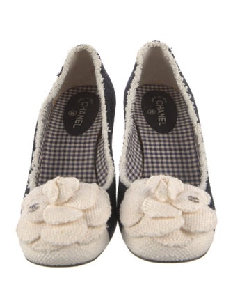 Chanel 2011 Interlocking CC Logo Pumps