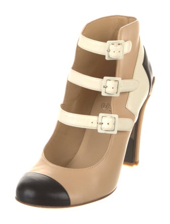 Chanel Interlocking CC Logo Leather Pumps