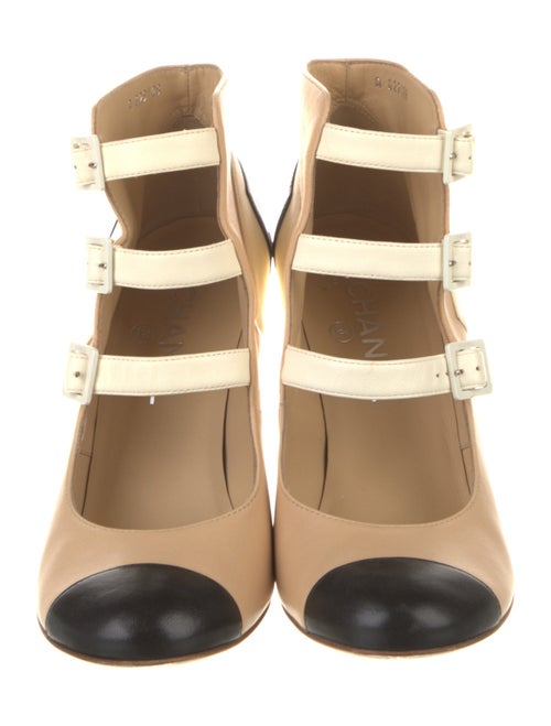 Chanel Interlocking CC Logo Leather Pumps