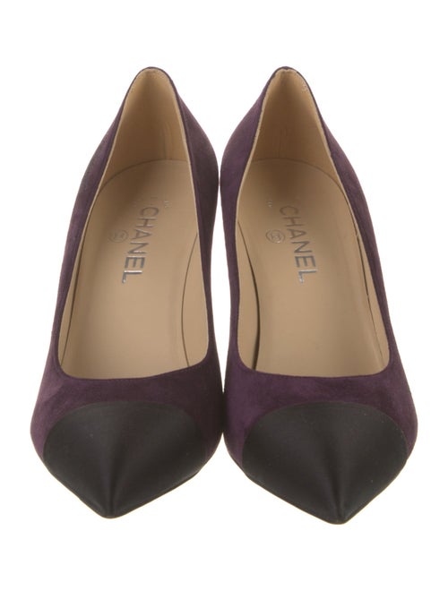 Chanel Interlocking CC Logo Suede Pumps