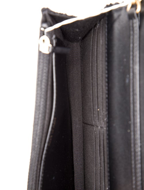 Chanel 2023 Pearl Crush Wallet On Chain