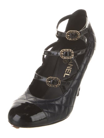Chanel Interlocking CC Logo Leather Pumps