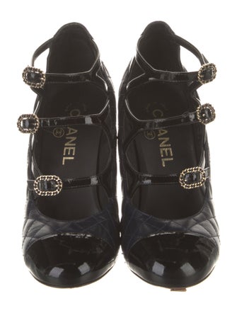 Chanel Interlocking CC Logo Leather Pumps