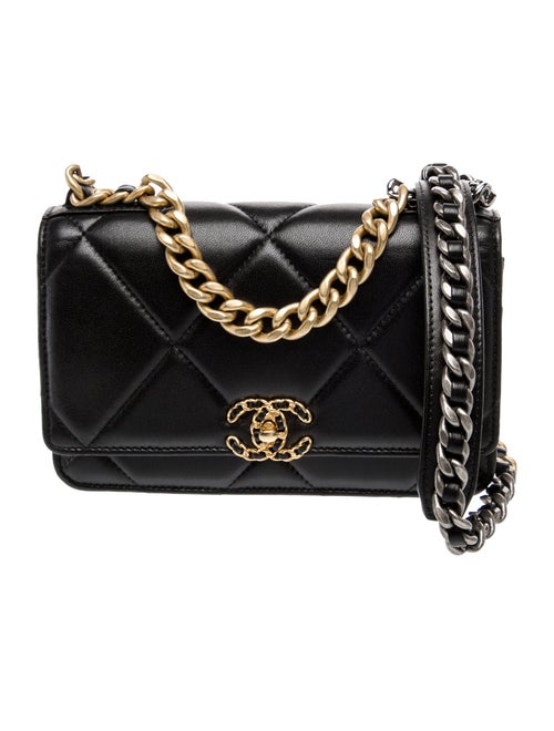 Chanel 19 Wallet On Chain