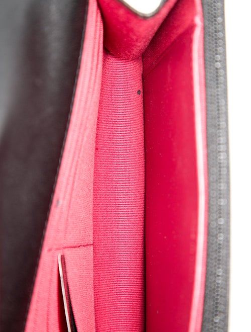 Chanel 19 Wallet On Chain