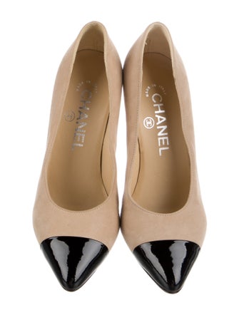 Chanel 2020 Interlocking CC Logo Pumps