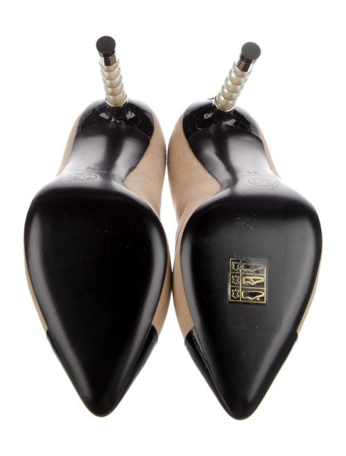 Chanel 2020 Interlocking CC Logo Pumps