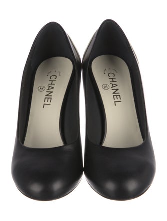 Chanel 2018 Interlocking CC Logo Pumps