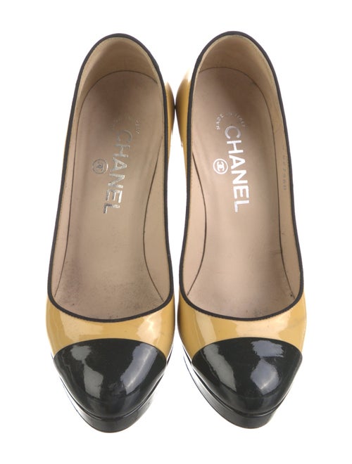 Chanel Interlocking CC Logo Patent Leather Pumps