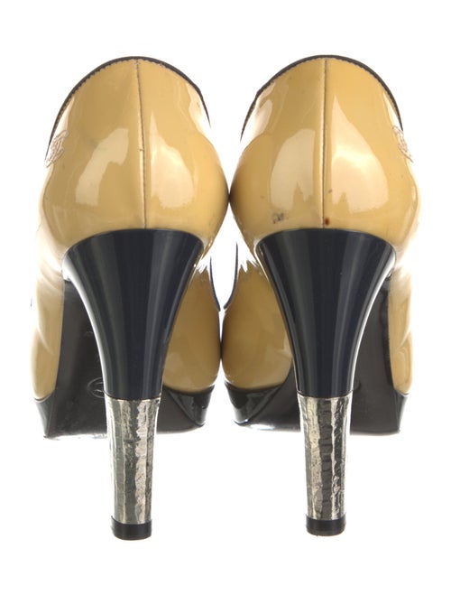 Chanel Interlocking CC Logo Patent Leather Pumps