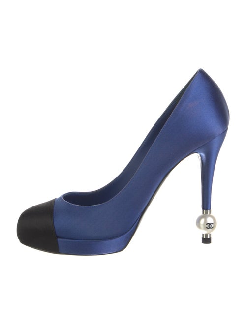 Chanel 2010 Interlocking CC Logo Pumps