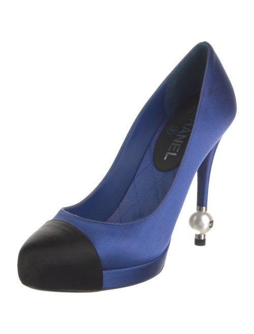 Chanel 2010 Interlocking CC Logo Pumps