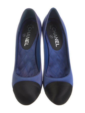 Chanel 2010 Interlocking CC Logo Pumps