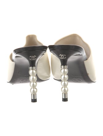 Chanel 2020 Interlocking CC Logo Mules