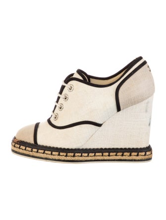 Chanel 2016 Interlocking CC Logo Pumps