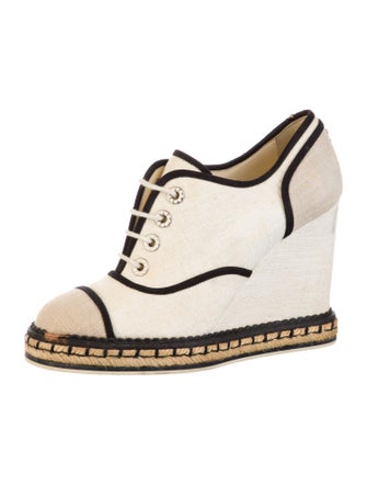 Chanel 2016 Interlocking CC Logo Pumps