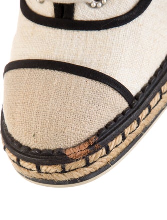 Chanel 2016 Interlocking CC Logo Pumps