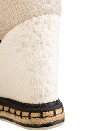 Chanel 2016 Interlocking CC Logo Pumps