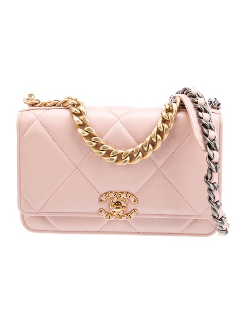 Chanel 19 Wallet On Chain