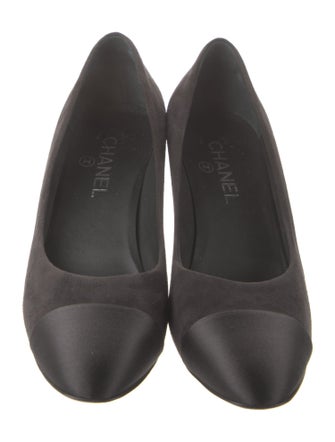 Chanel Interlocking CC Logo Suede Pumps