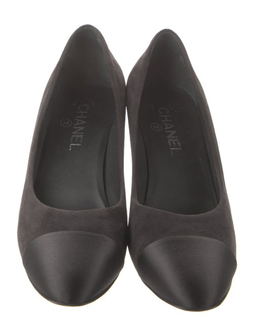 Chanel Interlocking CC Logo Suede Pumps