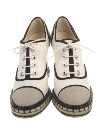 Chanel 2016 Interlocking CC Logo Pumps