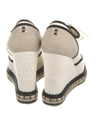 Chanel 2016 Interlocking CC Logo Pumps