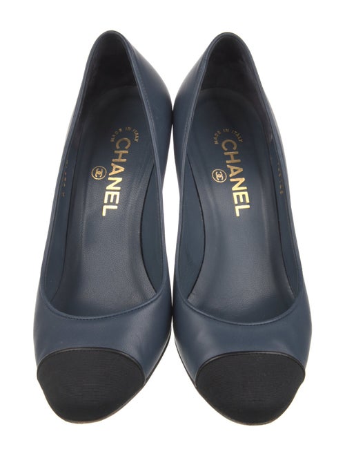 Chanel Interlocking CC Logo Leather Pumps