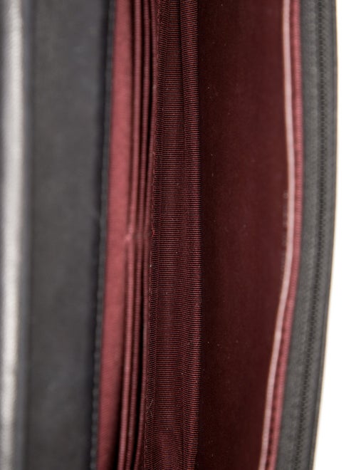 Chanel Classic Wallet on Chain