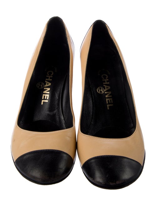 Chanel Interlocking CC Logo Leather Pumps