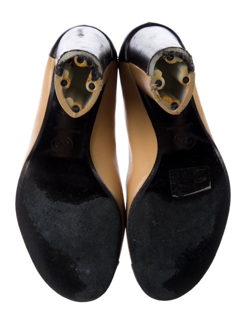 Chanel Interlocking CC Logo Leather Pumps